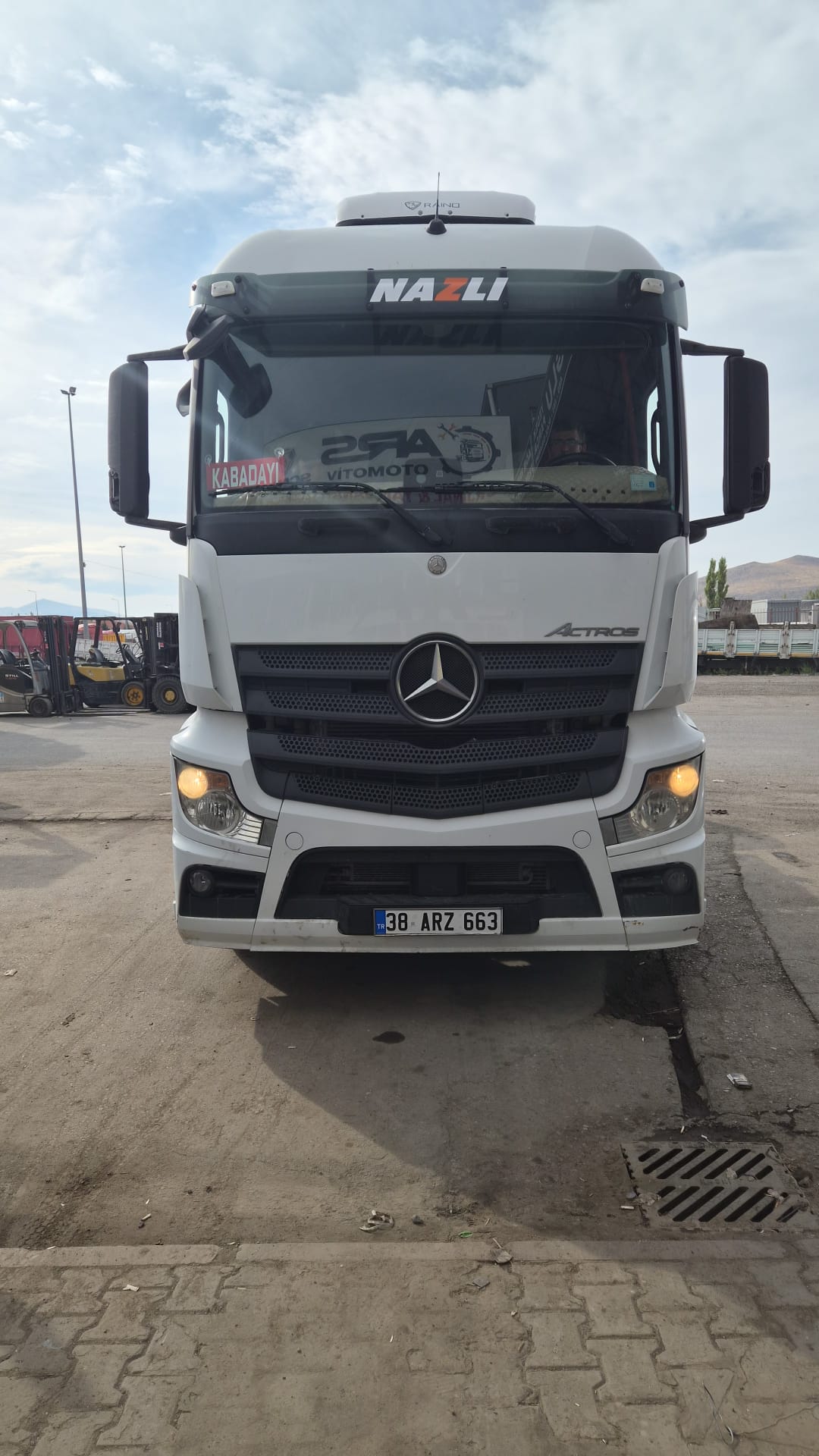 Nazlı Hafriyat Mercedes Actros TIR